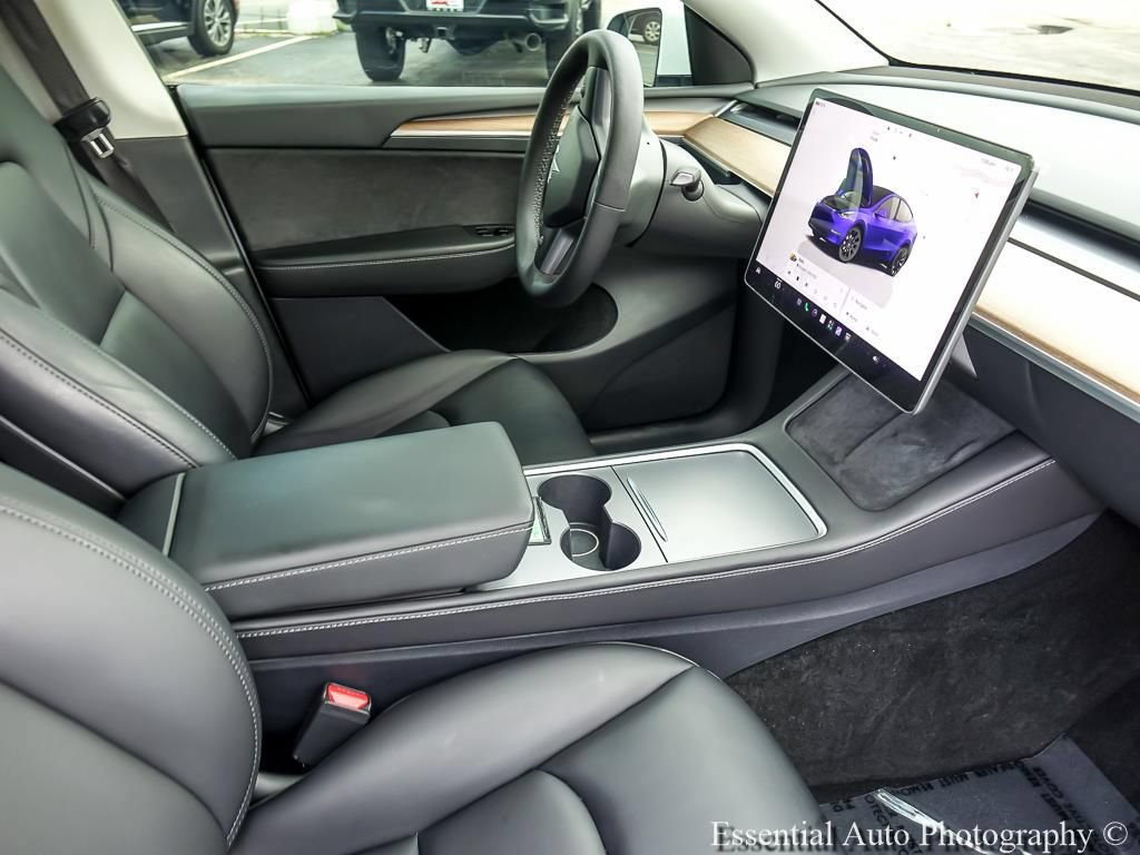 Used 2025 Tesla Model Y Long Range AWD/4WD image 26