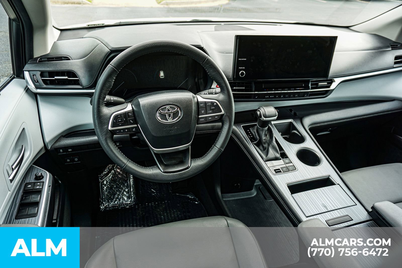 Used 2025 Toyota Sienna XLE FWD image 30