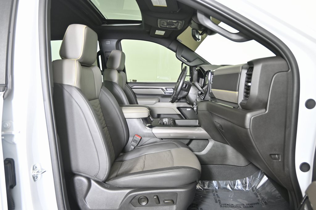 Used 2025 Chevrolet Silverado 2500 ZR2 w/ Technology Package image 14