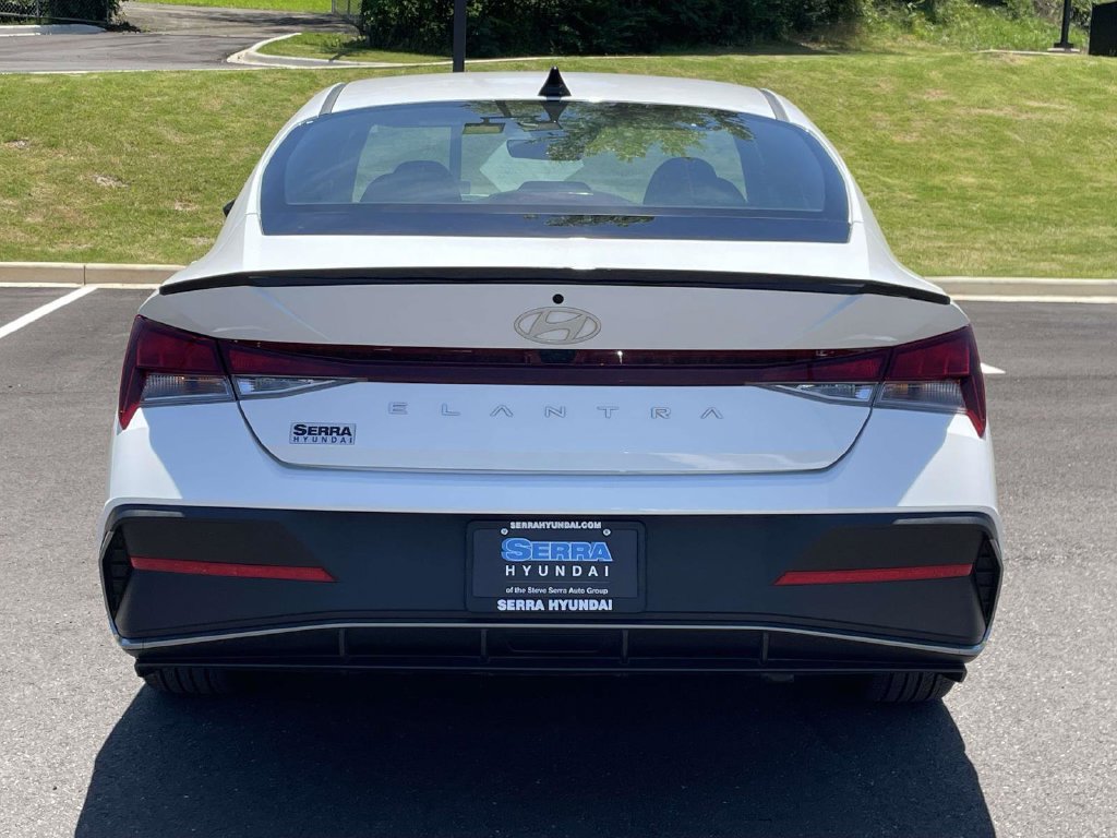 Used 2025 Hyundai Elantra Sport FWD image 4