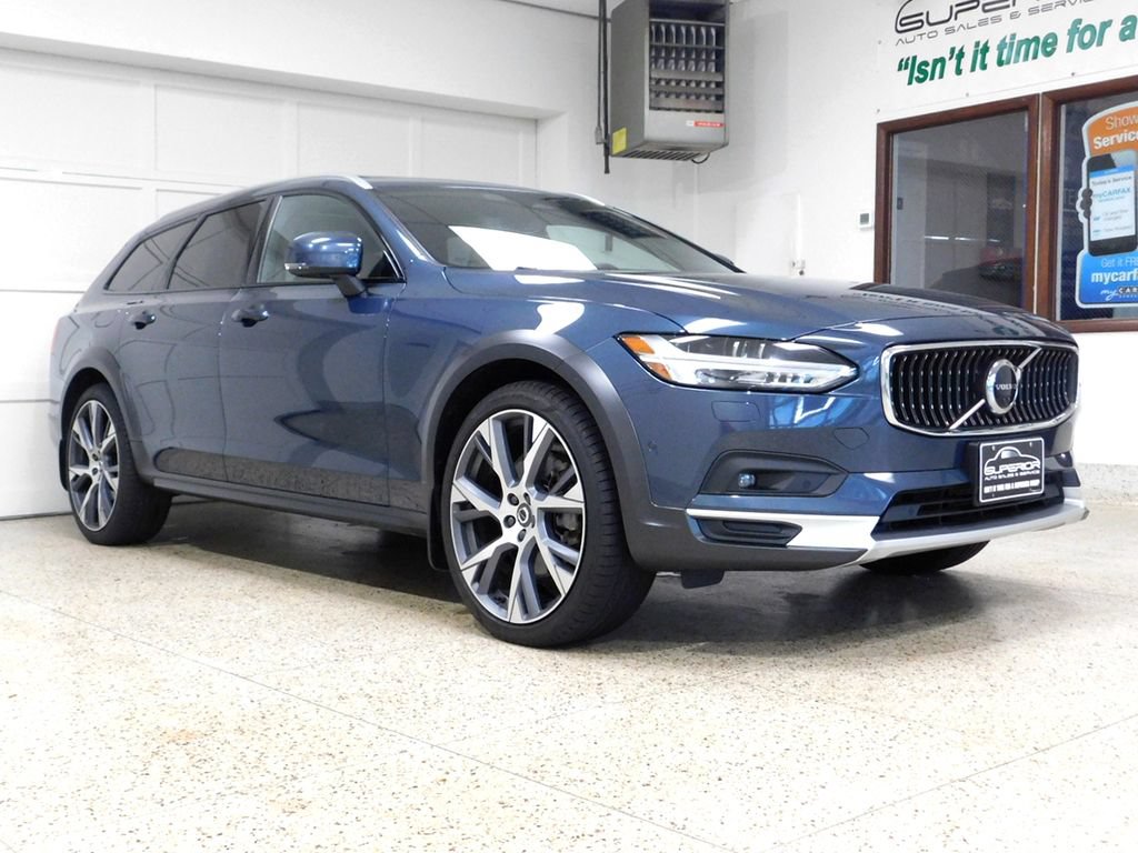 Used 2023 Volvo V90 B6 Cross Country Ultimate AWD/4WD image 3