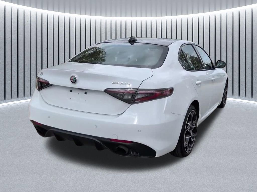 Used 2024 Alfa Romeo Giulia Veloce AWD/4WD image 7