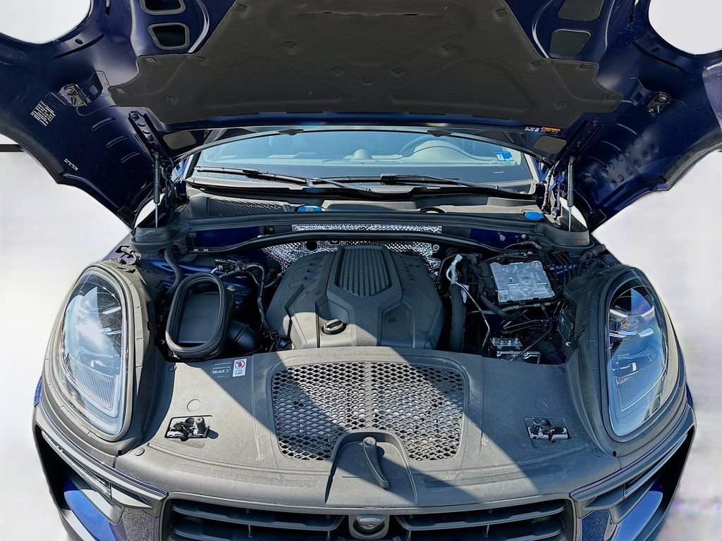 Certified 2026 Porsche Macan AWD/4WD image 32