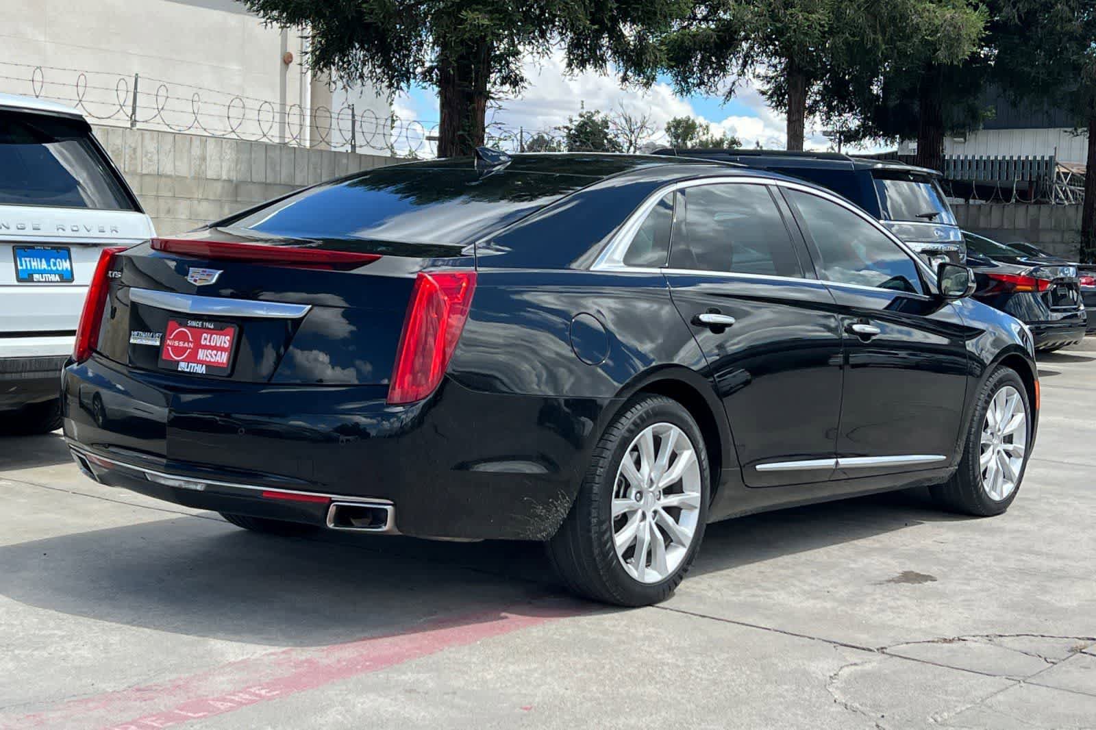 Used 2017 Cadillac XTS Luxury FWD image 3
