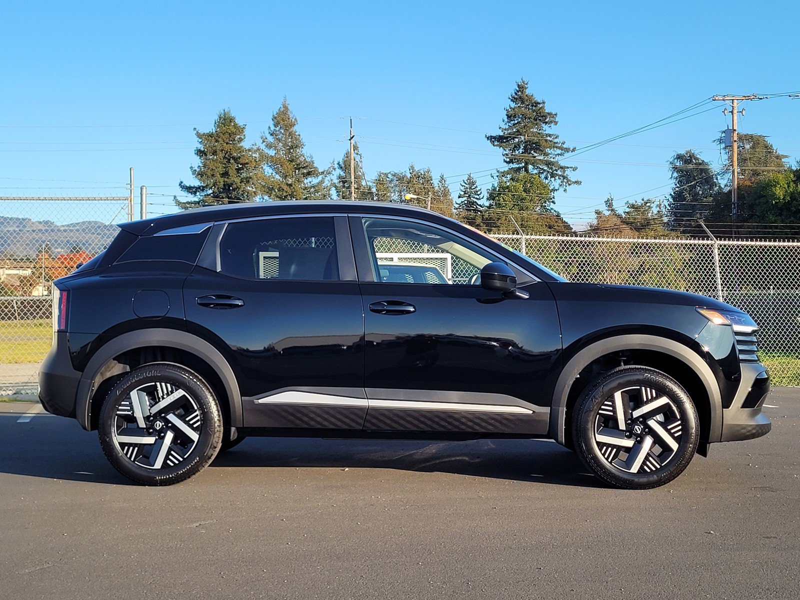 New 2026 Nissan Kicks SV w/ SV Premium Package image 4