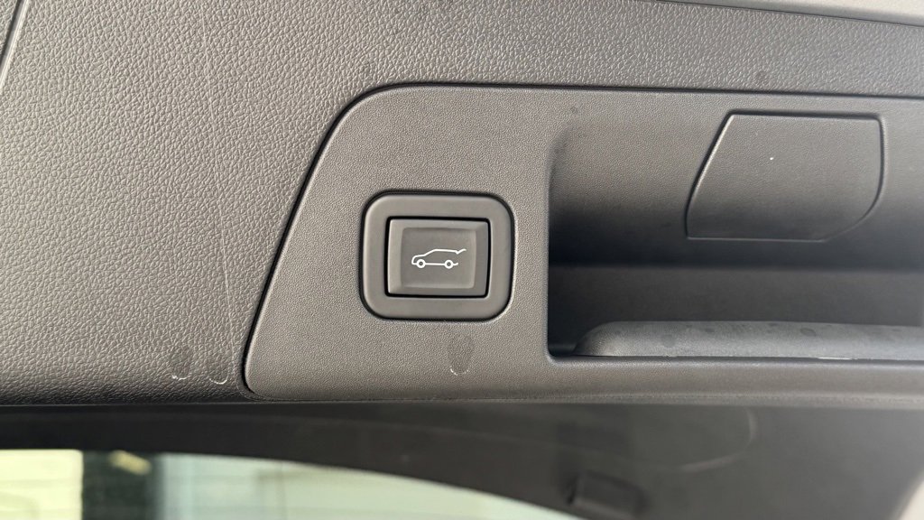 Used 2023 Buick Envision Essence image 11