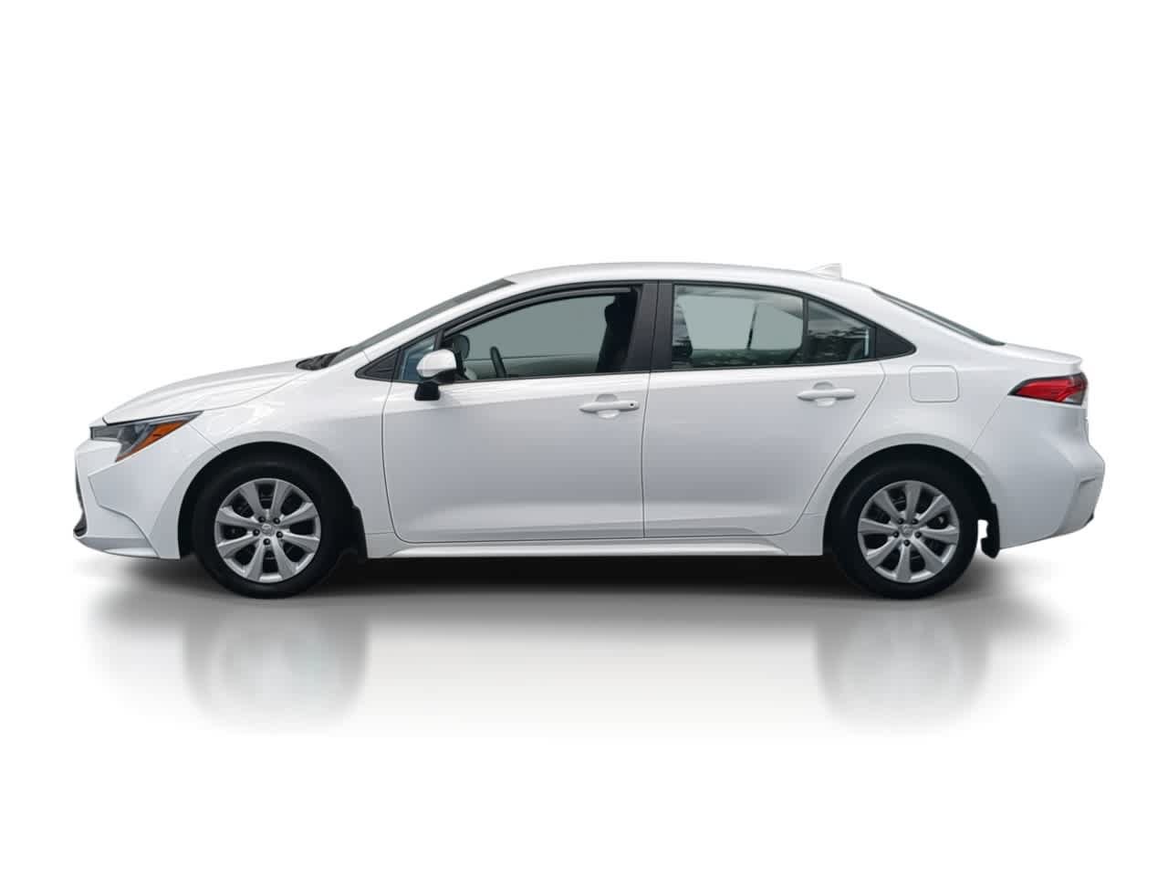 Used 2025 Toyota Corolla LE FWD image 5