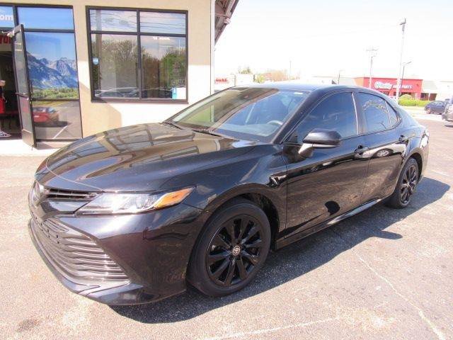 Used 2020 Toyota Camry LE image 3