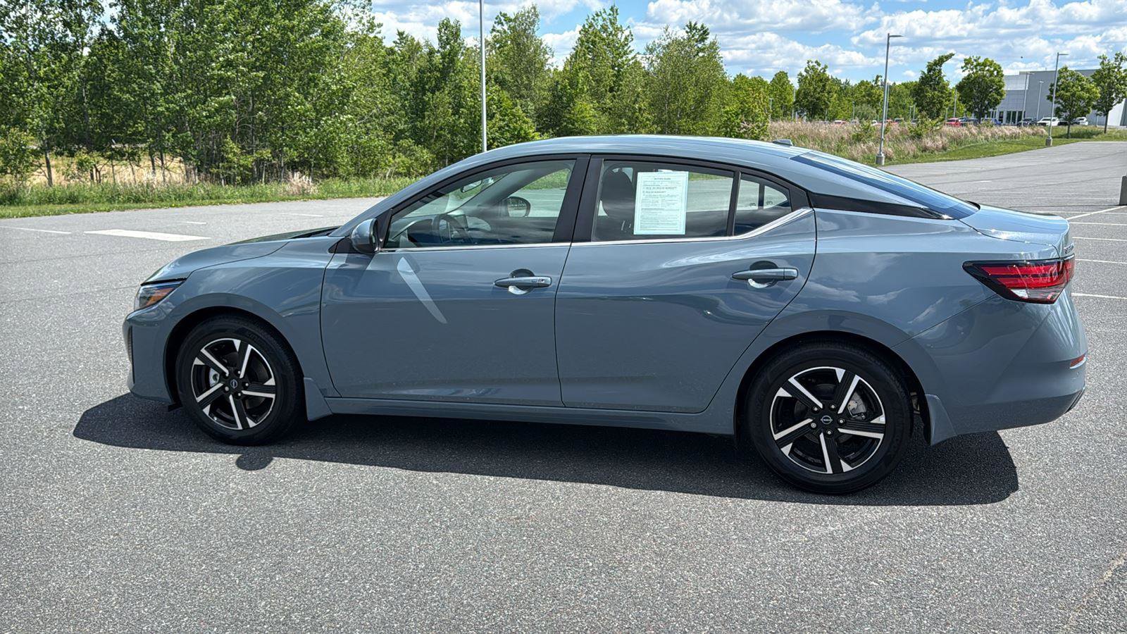 Used 2025 Nissan Sentra SV FWD image 10