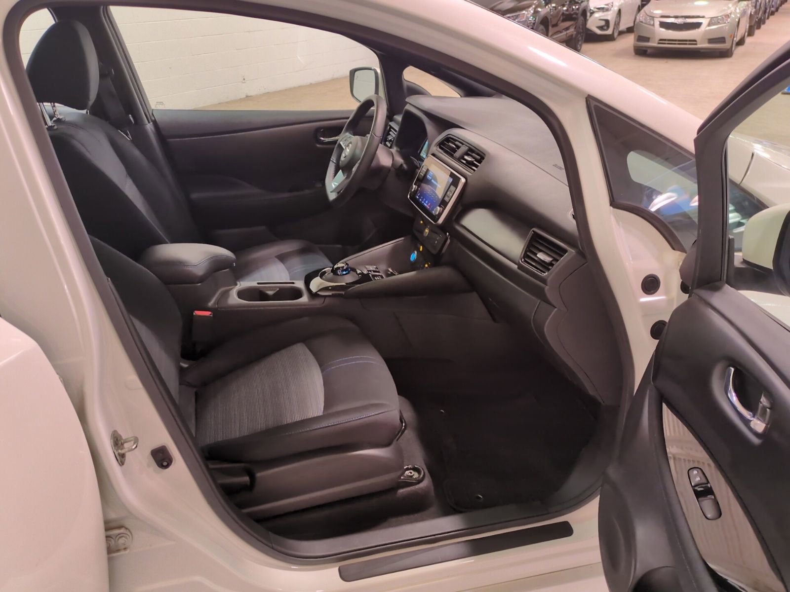 Used 2022 Nissan Leaf SV image 10