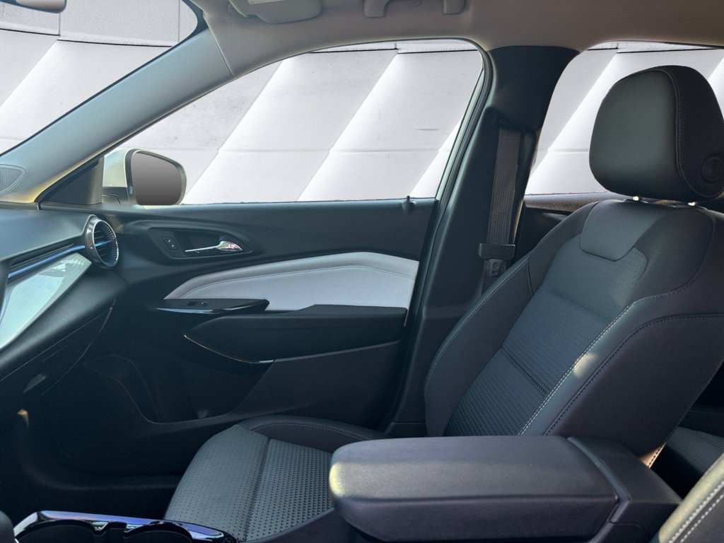 Used 2026 Chevrolet Trax LT FWD image 19