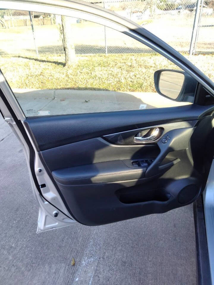 Used 2018 Nissan Rogue SV image 9