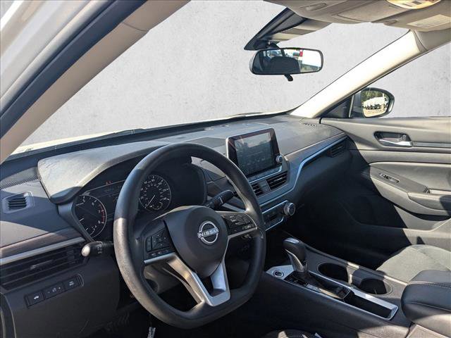 Used 2025 Nissan Altima 2.5 SV image 10