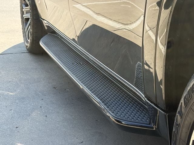 Used 2024 Jeep Wagoneer L Series II RWD image 8