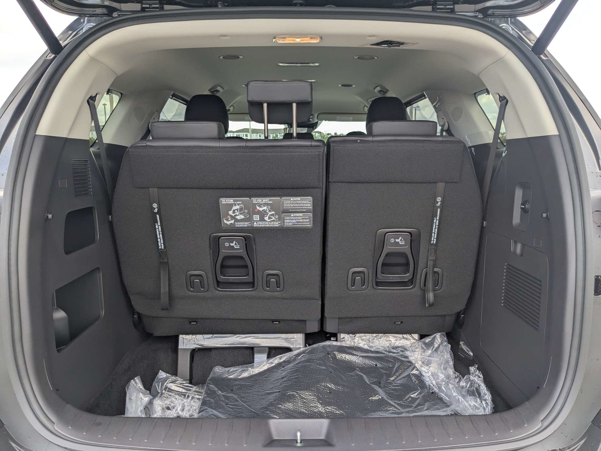 New 2026 Kia Carnival EX FWD image 15