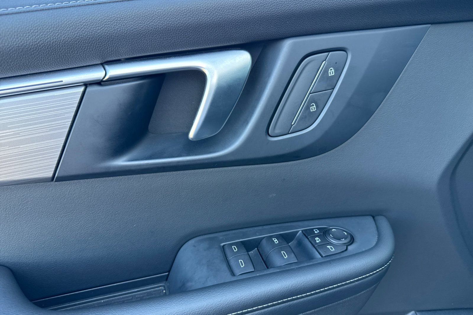 Used 2025 Buick Enclave Preferred image 10