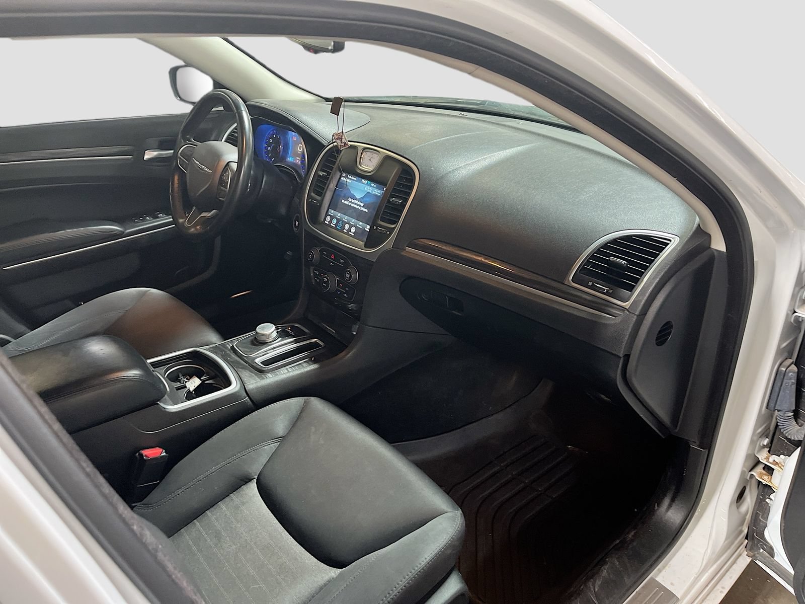 Used 2022 Chrysler 300 Touring w/ Sport Appearance Package RWD image 26
