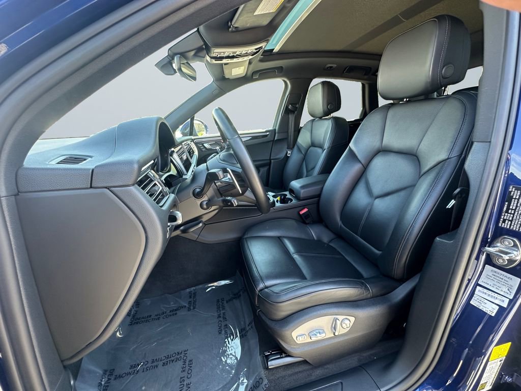 Used 2024 Porsche Macan AWD/4WD image 9