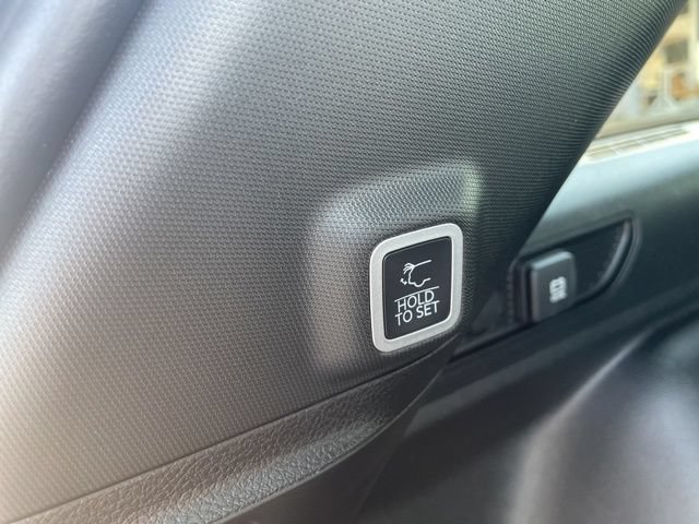 Used 2025 Jeep Grand Cherokee Limited RWD image 22