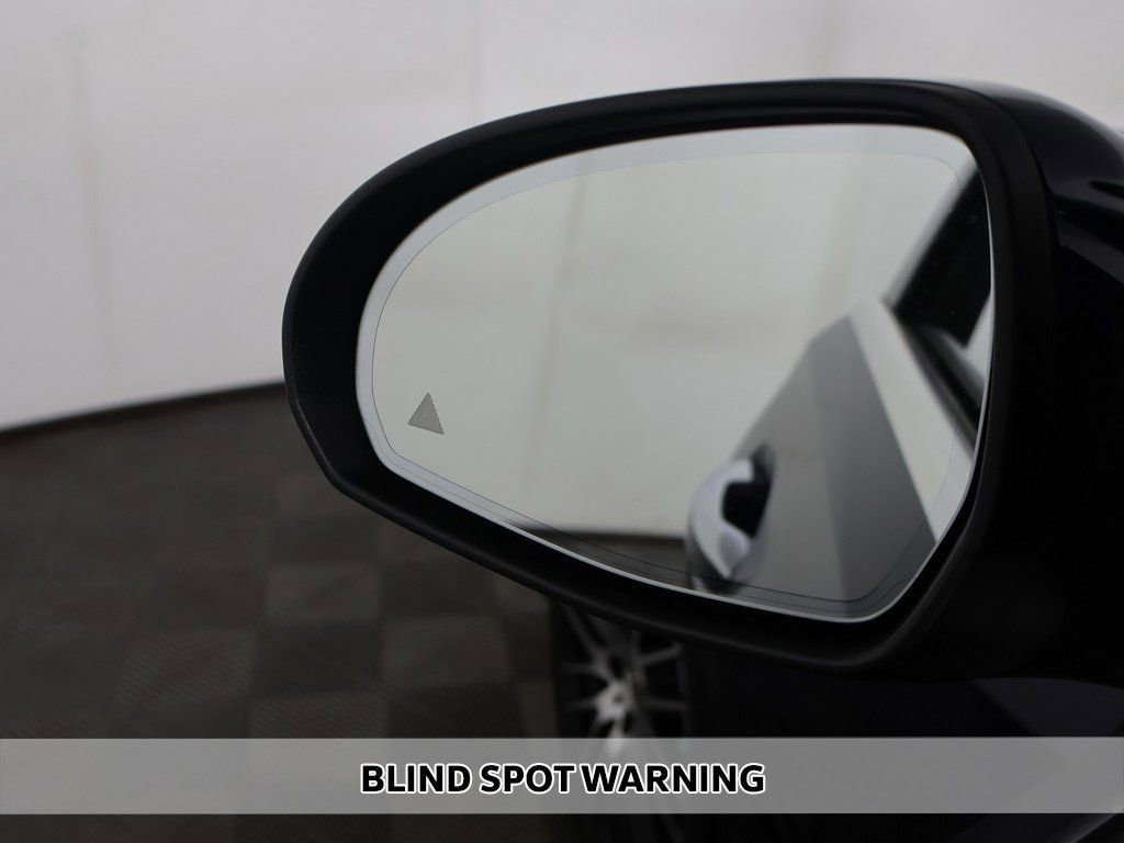 Used 2023 Mercedes-Benz C 300 4MATIC Sedan image 4