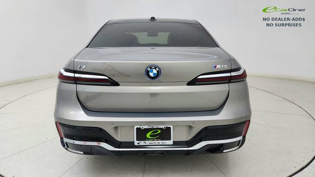 Used 2024 BMW i7 M70 w/ Executive Package image 5