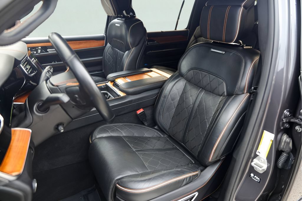 Used 2022 Jeep Grand Wagoneer Series III w/ Flexible Seating Group AWD/4WD image 10
