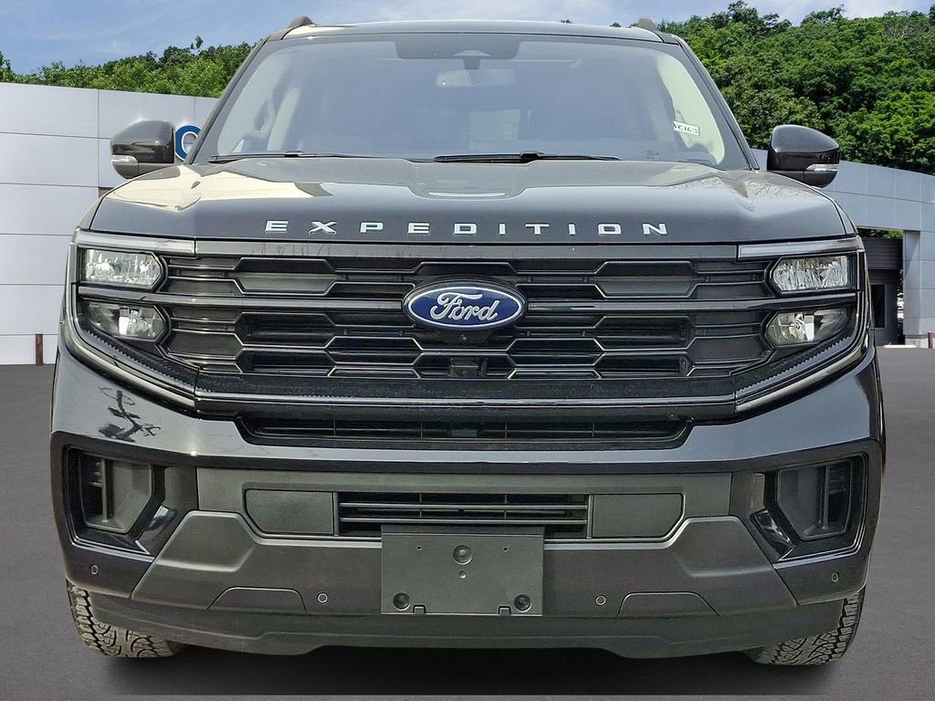 Certified 2025 Ford Expedition Active image 2