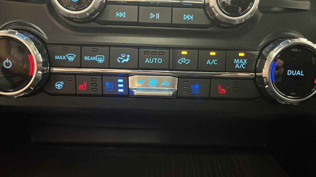 Used 2025 Ford F250 Platinum AWD/4WD image 31