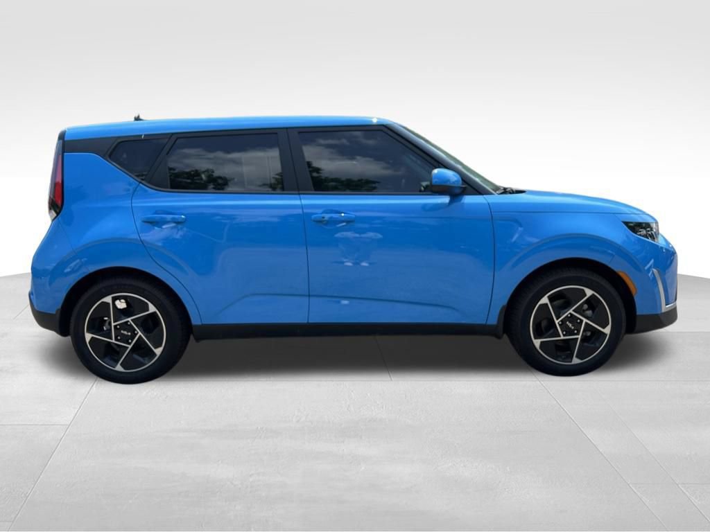 Used 2025 Kia Soul EX FWD image 7