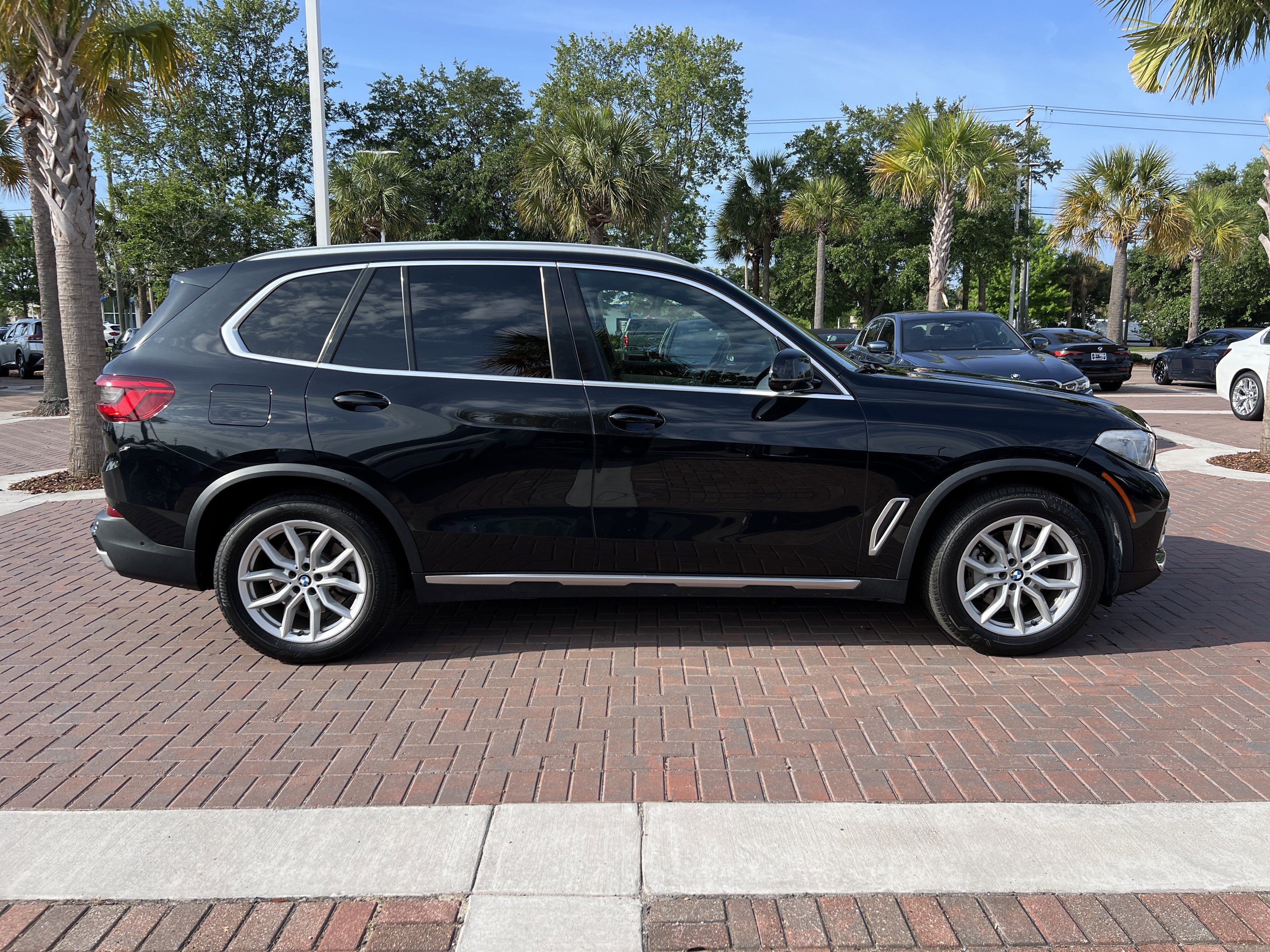 Used 2019 BMW X5 xDrive40i w/ Executive Package AWD/4WD image 16