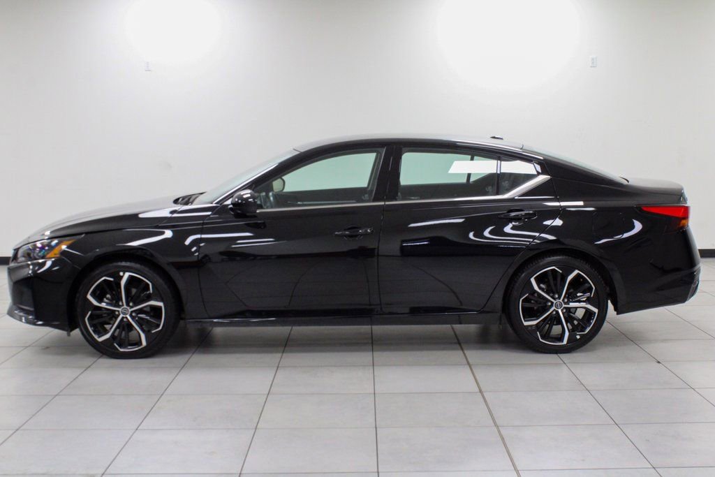 Used 2025 Nissan Altima 2.5 SR image 7