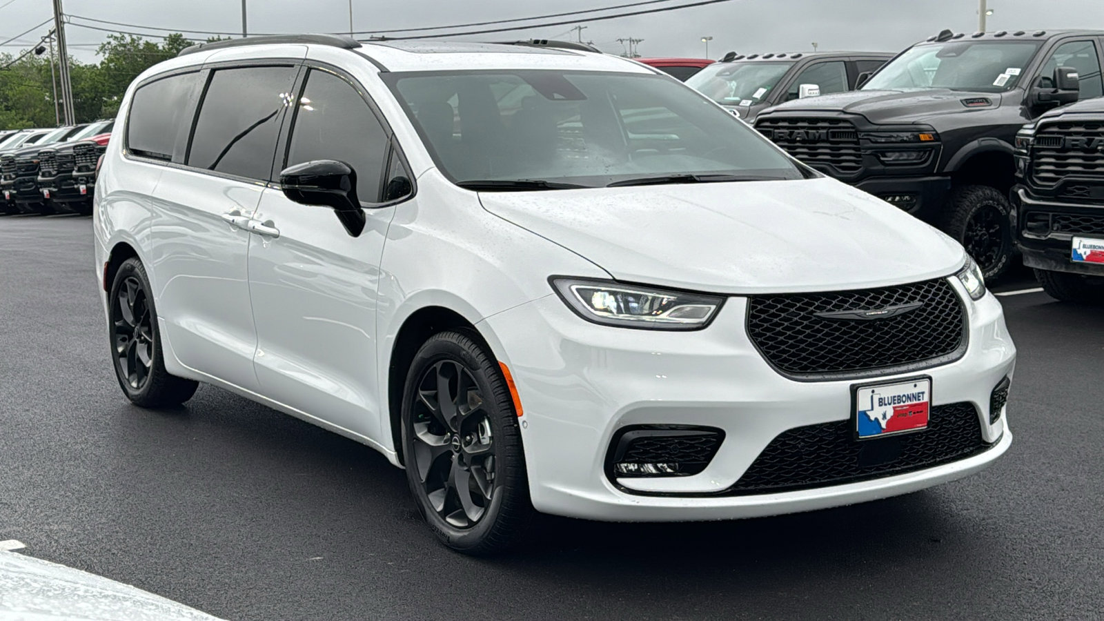 New 2026 Chrysler Pacifica Limited FWD image 3