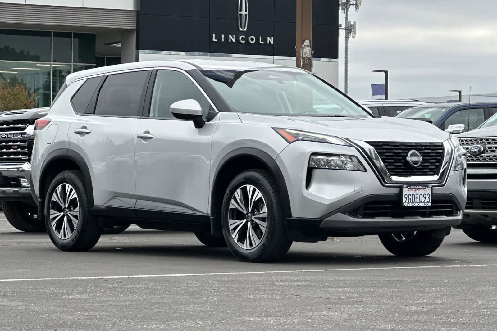 Used 2023 Nissan Rogue SV image 10