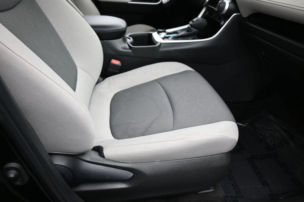 Used 2025 Toyota RAV4 XLE w/ Convenience Package FWD image 41