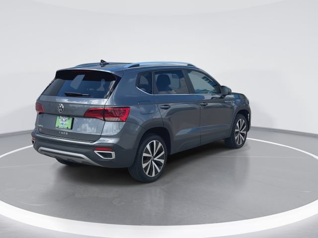Used 2023 Volkswagen Taos SE w/ Panoramic Sunroof Package FWD image 9