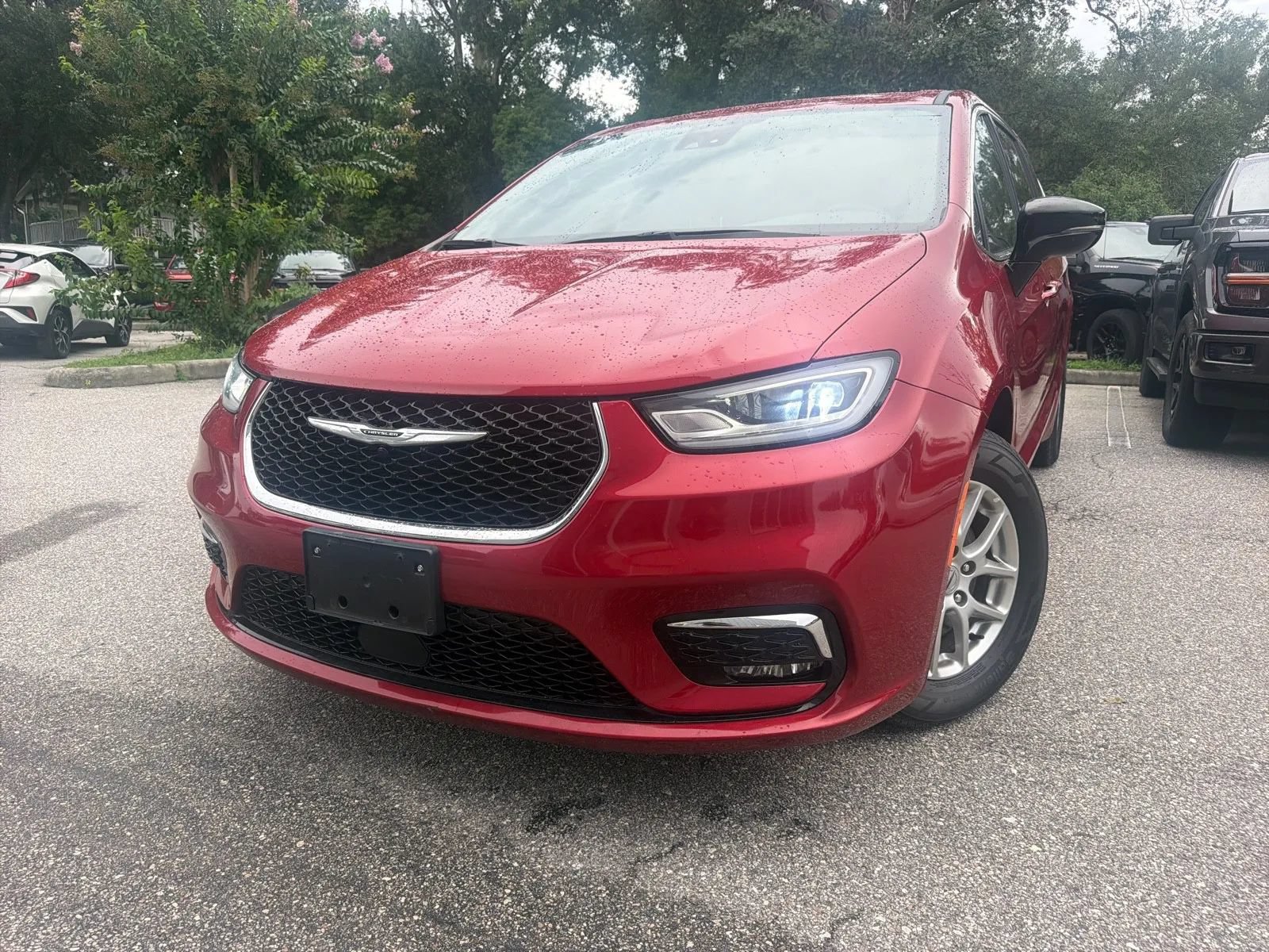 Used 2025 Chrysler Pacifica Select FWD image 3