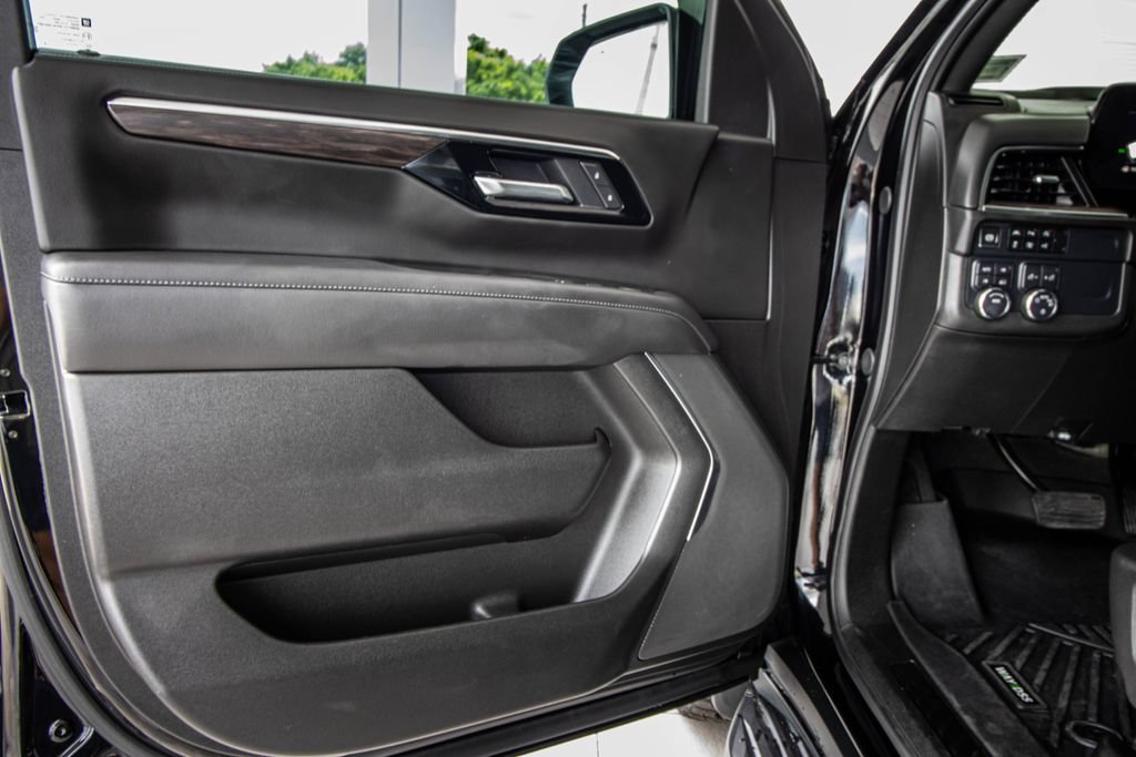 Used 2025 Chevrolet Suburban LS AWD/4WD image 21