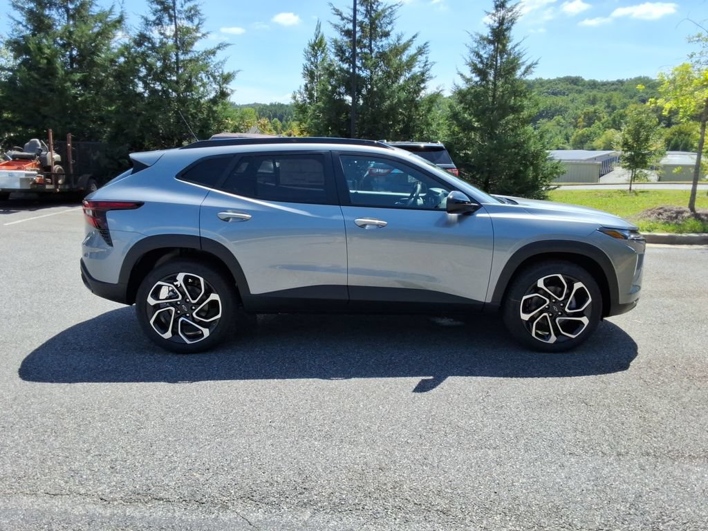 New 2026 Chevrolet Trax RS w/ Sunroof Package FWD image 4