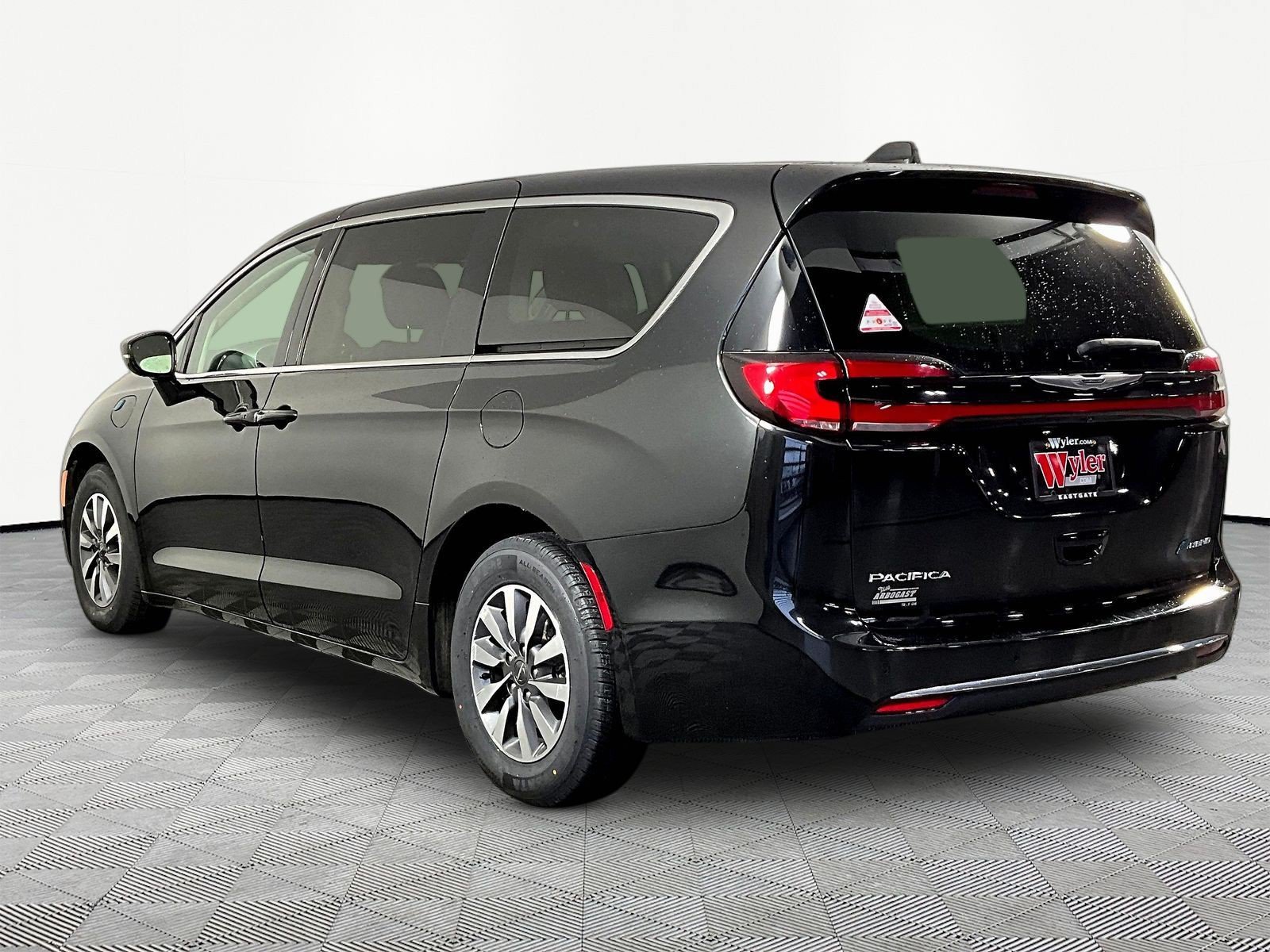 Used 2022 Chrysler Pacifica Touring-L FWD image 4