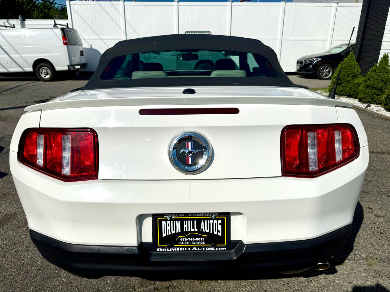 Used 2010 Ford Mustang Convertible image 4
