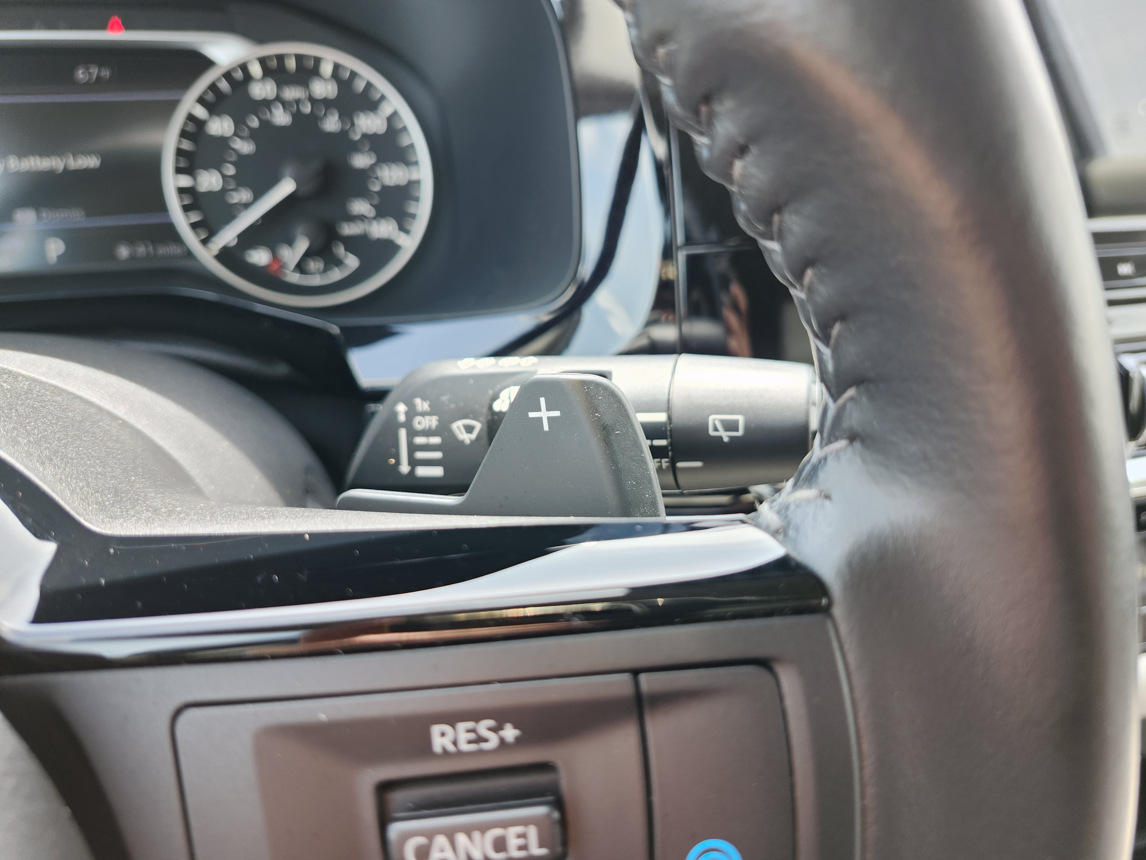 Used 2023 Nissan Pathfinder SL AWD/4WD image 36