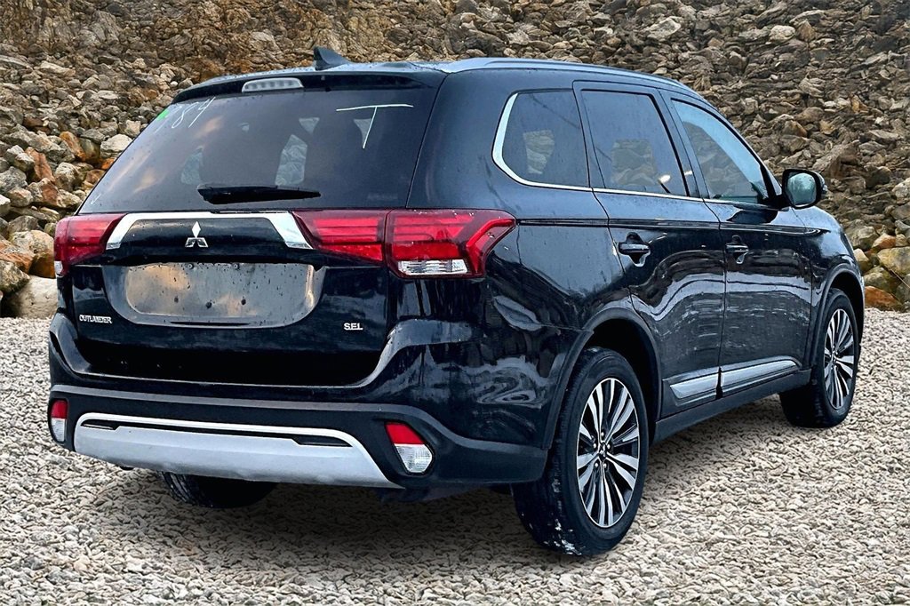 Used 2020 Mitsubishi Outlander SE image 2