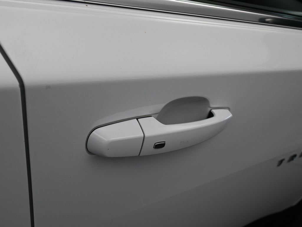 Used 2023 Chevrolet Traverse LT image 42