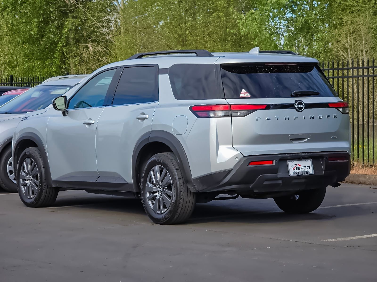 Used 2025 Nissan Pathfinder SV image 5