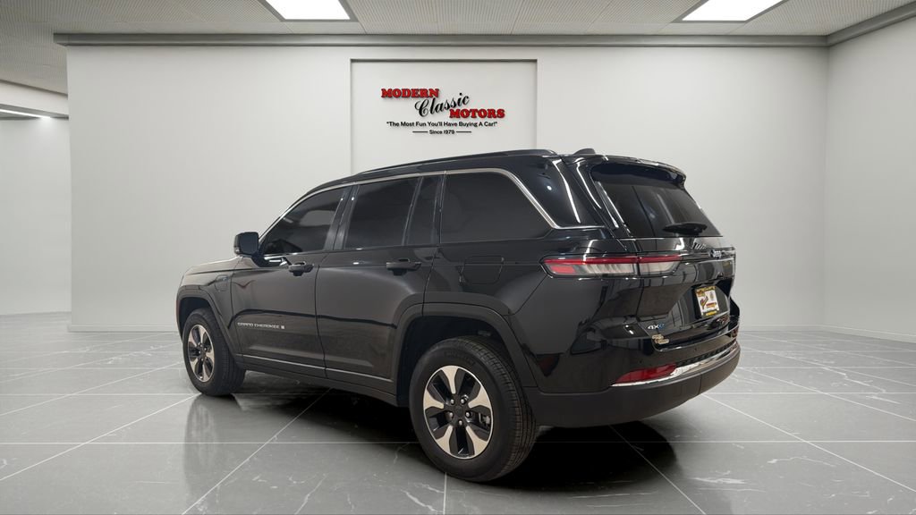 Used 2025 Jeep Grand Cherokee Limited 4xe image 3