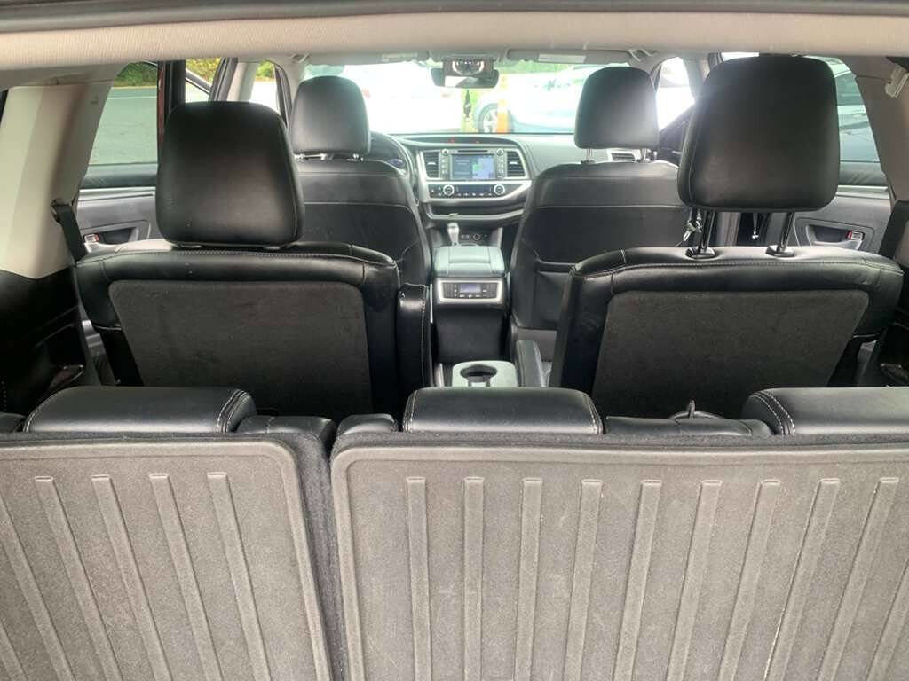 Used 2018 Toyota Highlander SE image 33