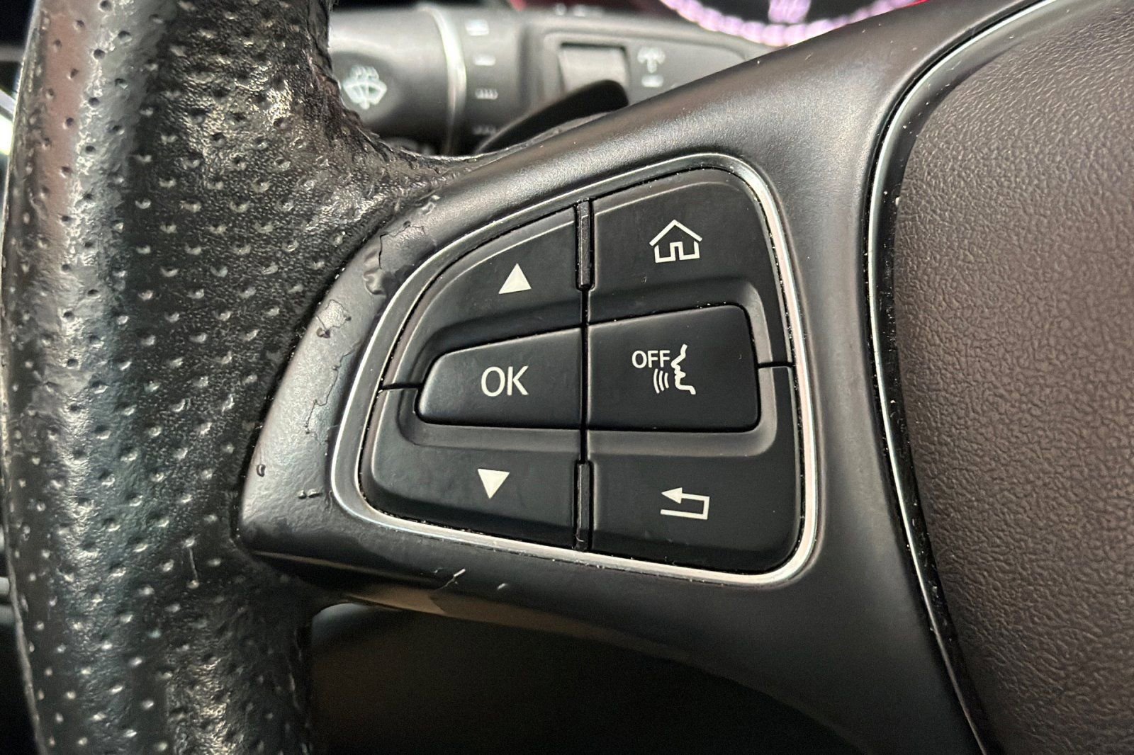 Used 2019 Mercedes-Benz GLC 300 4MATIC image 32