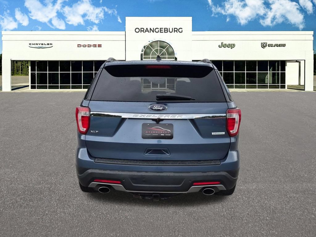 Used 2018 Ford Explorer XLT FWD image 8