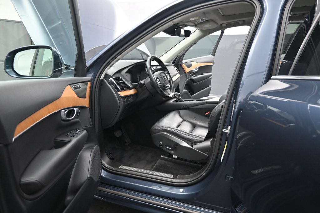Used 2022 Volvo XC90 T6 Momentum w/ Advanced Package AWD/4WD image 10