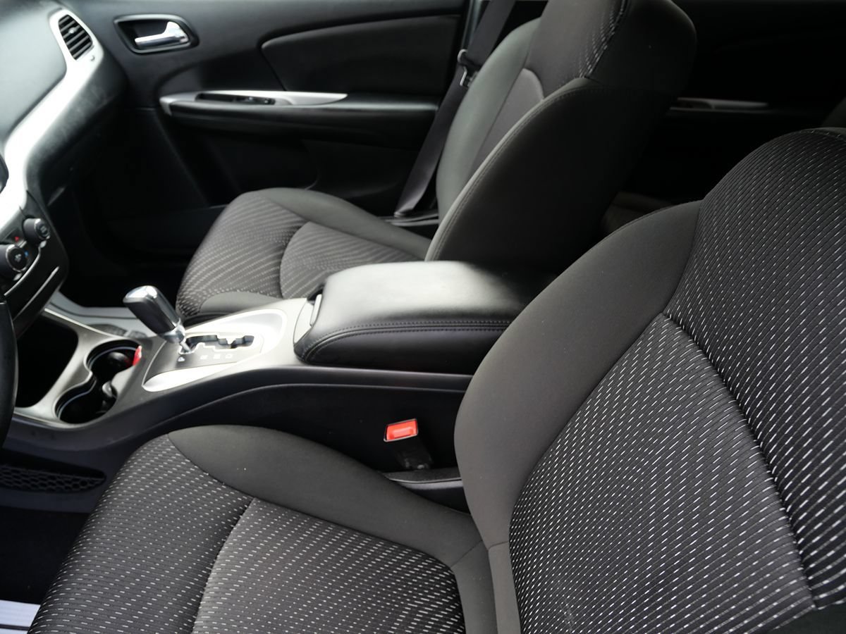 Used 2019 Dodge Journey SE w/ Connectivity Group FWD image 14